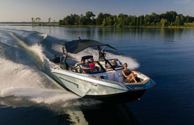 Six Safety Tips to Follow When Choosing Boat Rentals Ontario Services